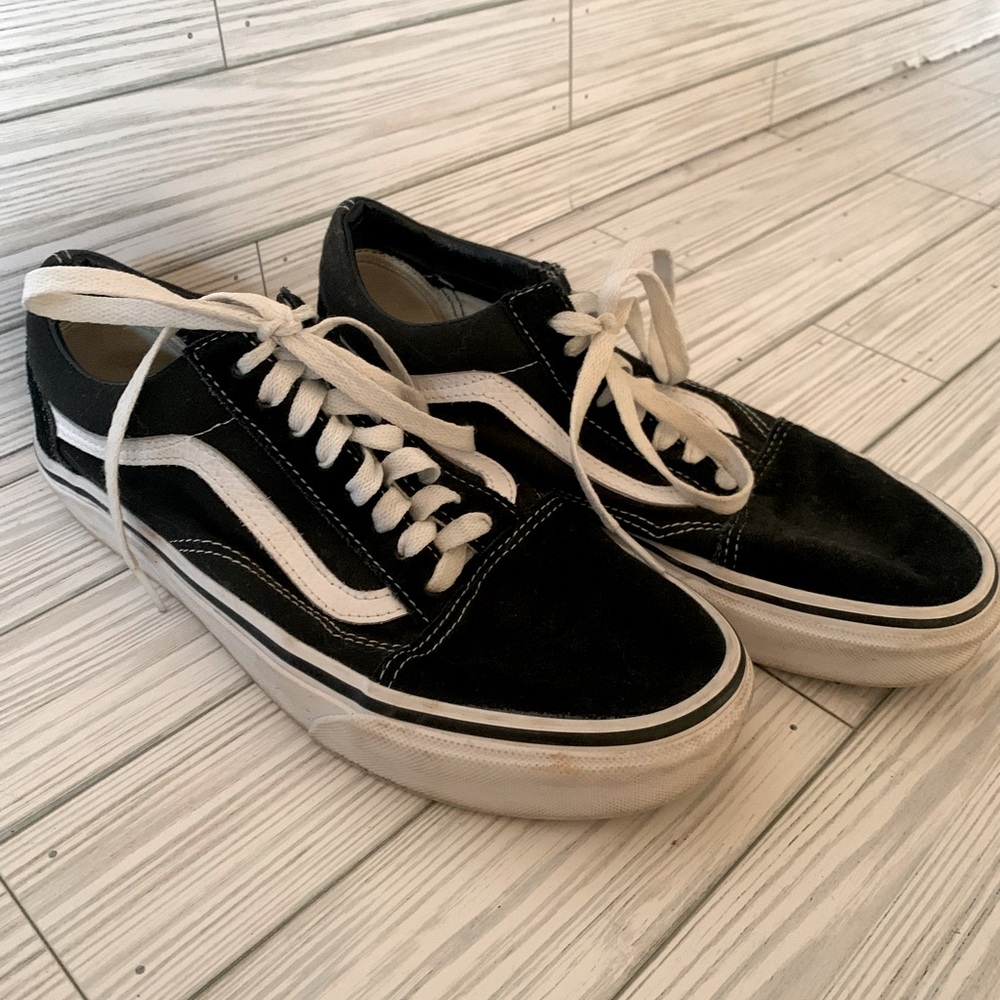 Vans Men 7 or women’s 8.5 Black and White Sneakers partial leather and canvas